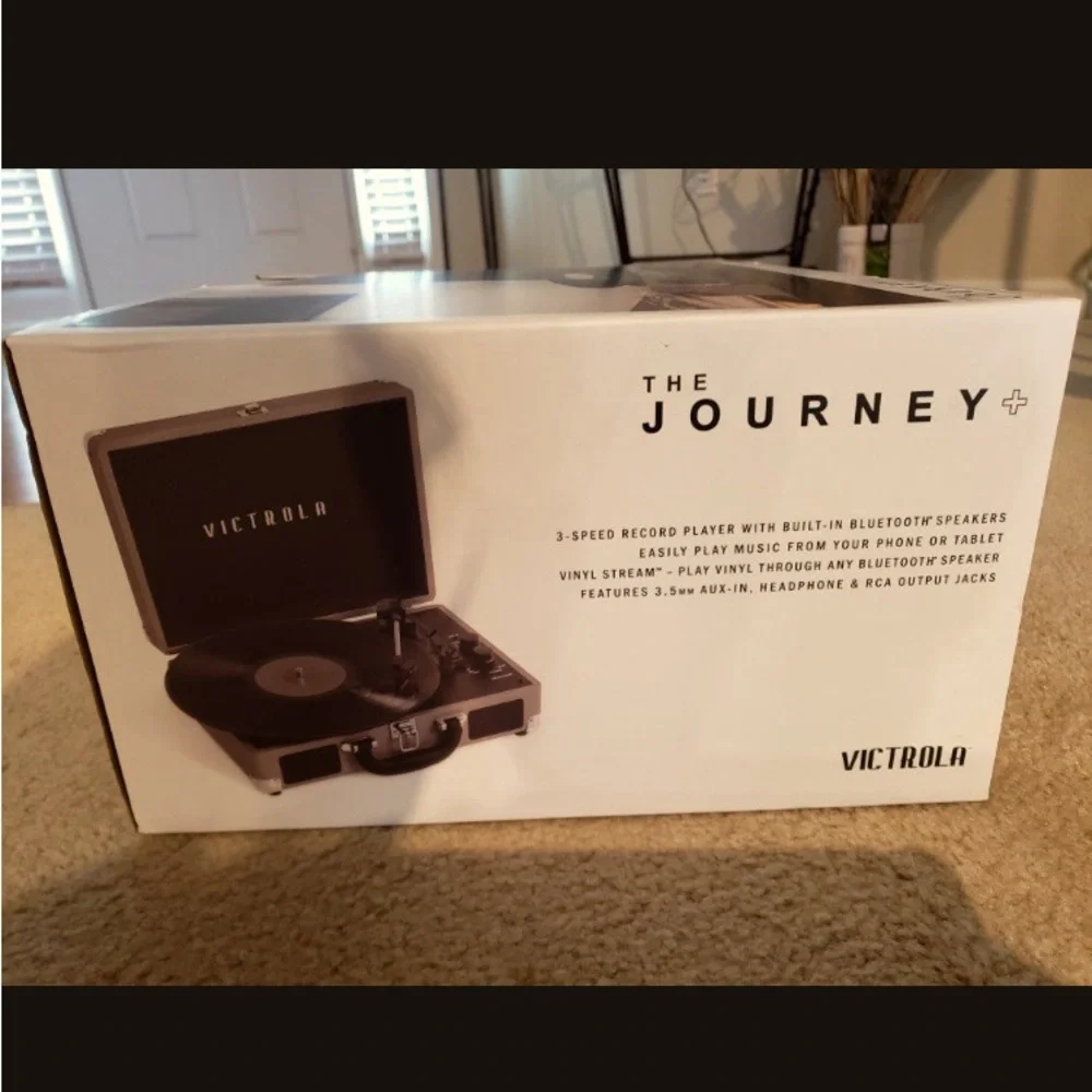 **BRAND NEW NEVER OPENED “RECORD PLAYER W/BLUETOOTH! PLAYS VINYLS !🎶 🎵🎼😎 - Picture 4 of 6